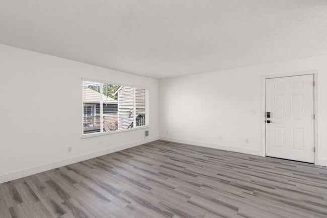 Building Photo - Echo Glen