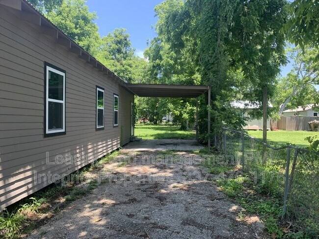Building Photo - 308 Huval Street