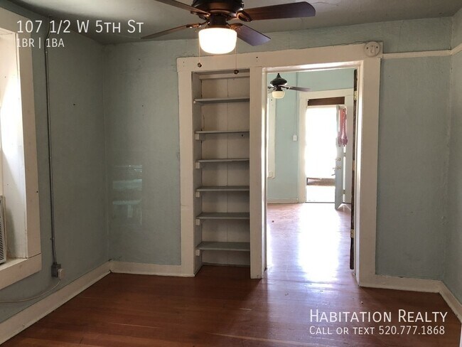 Foto del edificio - 107 1/2 W 5th St-