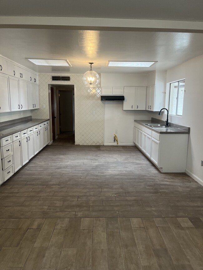Kitchen - 8700 Winchester Rd