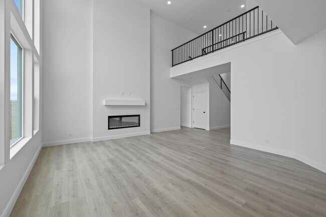 Building Photo - 646 Grn Mountain Dr