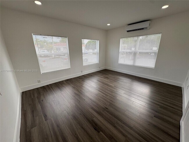 Foto del edificio - 3237 SW 4th St