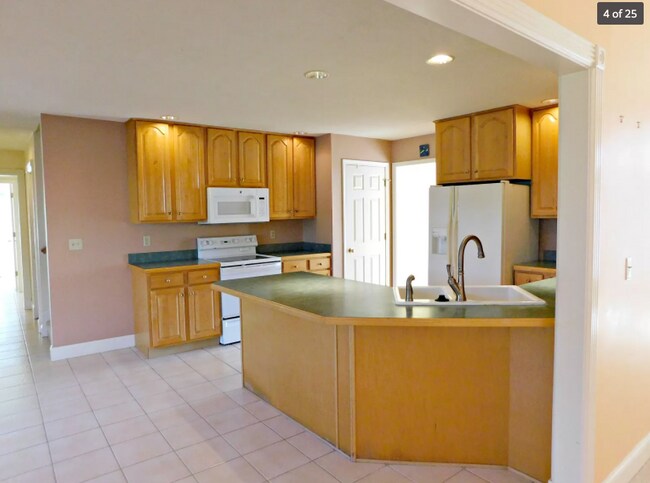 Kitchen - 211 N Faith Way