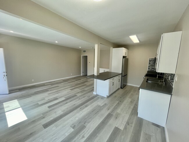 Building Photo - 969 Larrabee St