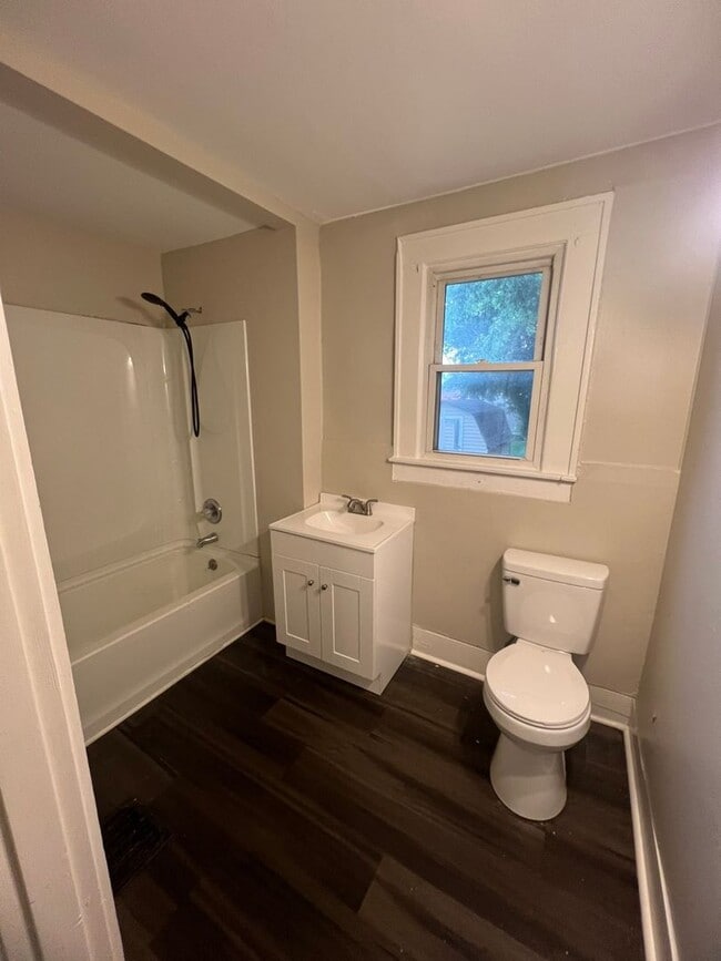 Building Photo - FOR RENT | 2 Bed | 1 Bath