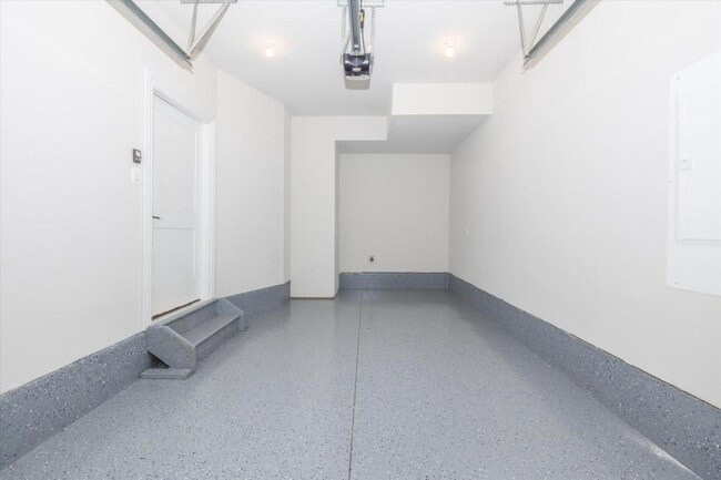 Building Photo - 418 N Maxwell Ave