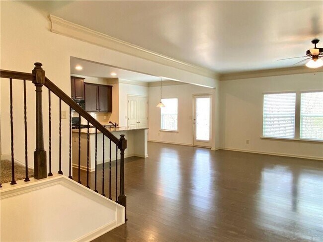 Foto del edificio - 611 Stonehurst Ln