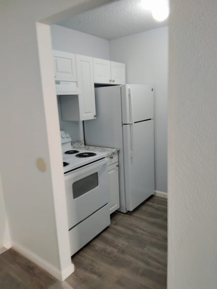 Building Photo - 8127 Stonehurst St