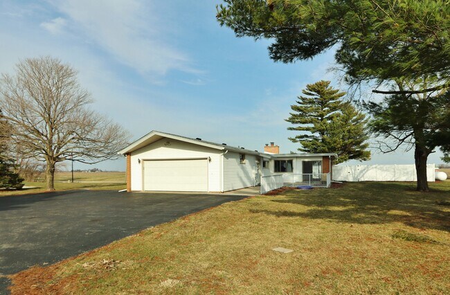 Building Photo - 65 S Verona Rd