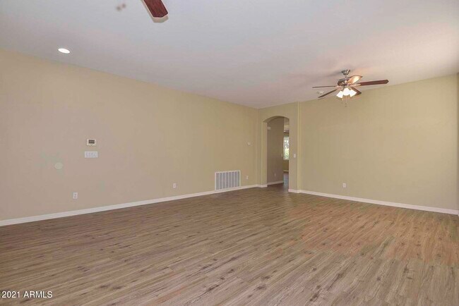 Foto del edificio - 13664 W Holly St