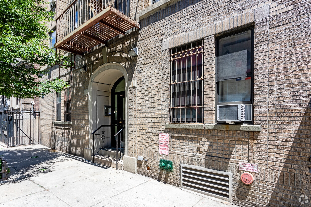 Entrance - 515-517 W 174th St