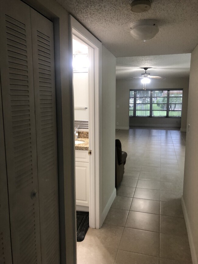 Foto del edificio - 14404 Canalview Dr
