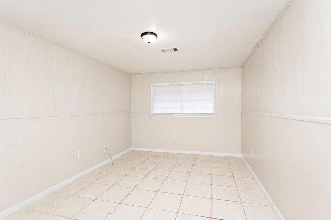 Foto del edificio - 13601 Goodwood Blvd