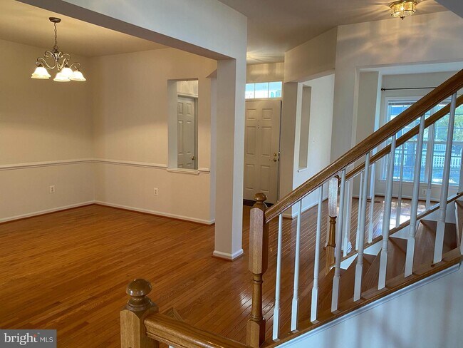 Building Photo - 726 Highland Ridge Ave