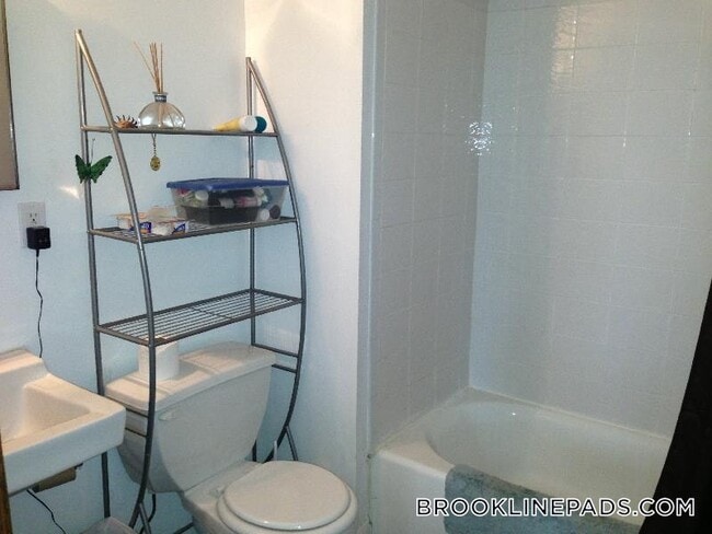 Foto del edificio - 1061 Beacon St