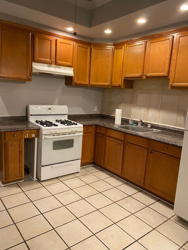 Building Photo - Huge Homes for Rent!! Space! Space! Space!...