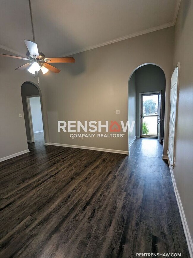 Building Photo - Luxurious 3/2 Cordova Home Now Available F...