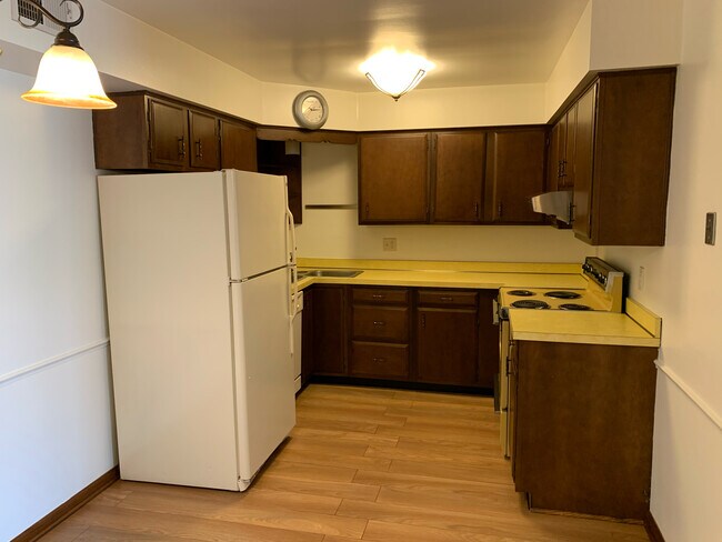Building Photo - 1220 Camellia Dr