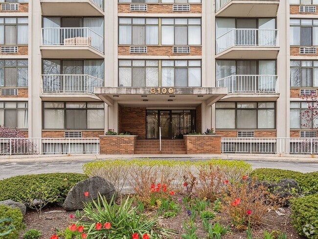 Building Photo - 3100 S King Dr