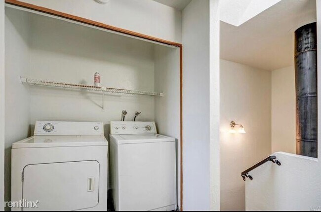 Foto del edificio - 2 br, 1.5 bath Townhome - 2183 W Steele Ln