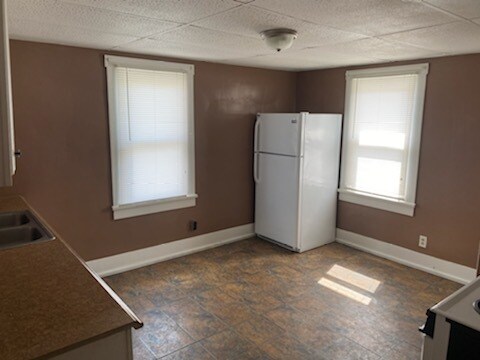 Building Photo - 301 W Church Ave