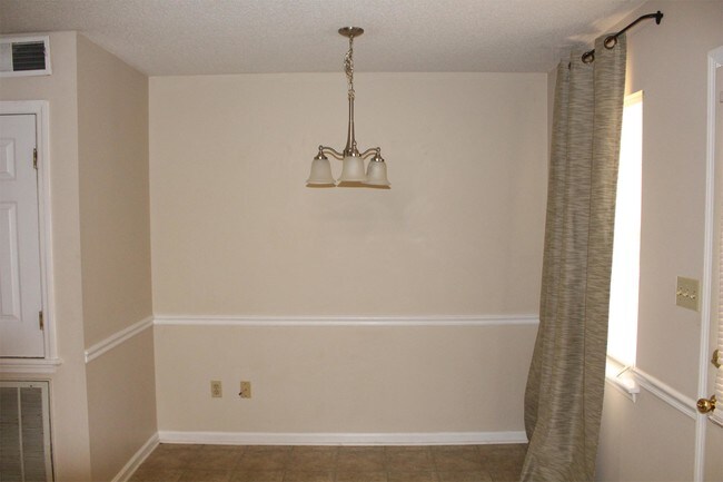 Foto del edificio - 2703 Doncaster Dr