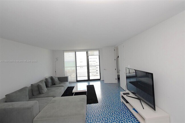 Building Photo - 1800 Collins Ave