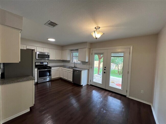 Foto del edificio - 4713 Castleman Dr