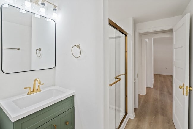 SCORE 50% OFF 1ST MONTH'S RENT IF SIGNED BY DEC 24! Stunning 3 bedroom home in East Pittsburgh av... - SCORE 50% OFF 1ST MONTH'S RENT IF SIGNED BY DEC 24! Stunning 3 bedroom home in East Pittsburgh av...