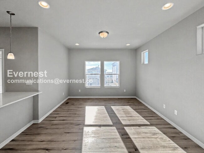 Foto del edificio - 2 Bed/2 Bath Home with Fenced Yard & Garage / Available Now!