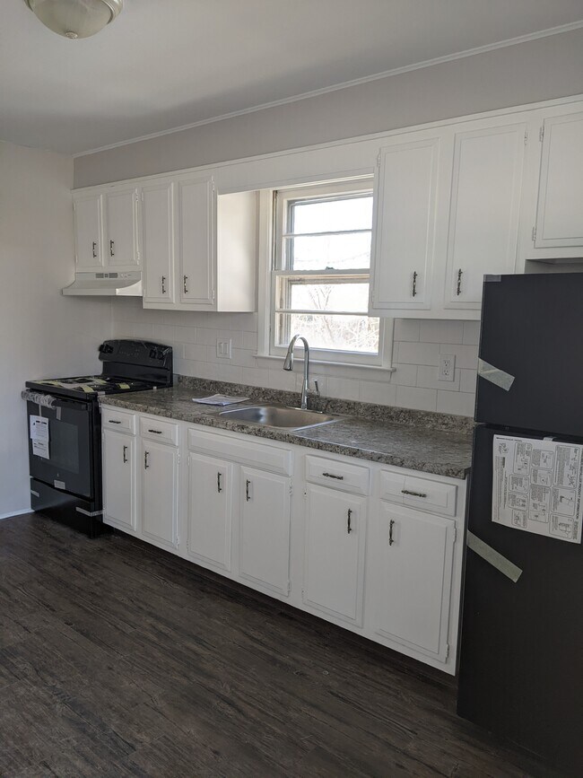 Building Photo - 253 Birchfield Dr