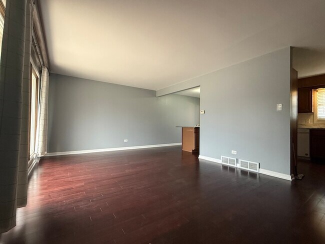 Foto del edificio - 8817 W 84th St