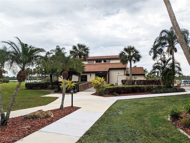 Foto del edificio - 16100 Bay Pointe Blvd