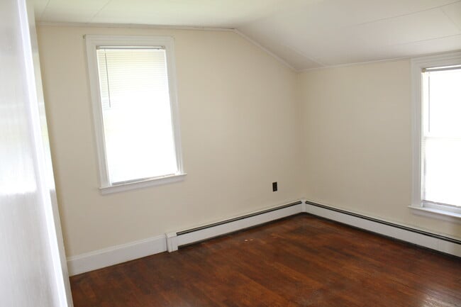 Building Photo - 23 Fleetwood Ave