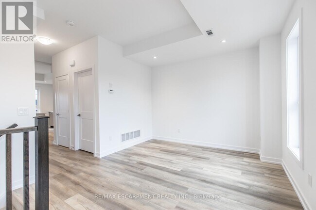 Building Photo - 70 Kenesky Dr