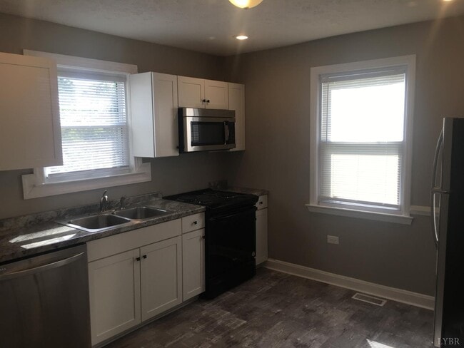 Building Photo - 1320 St Cloud Ave