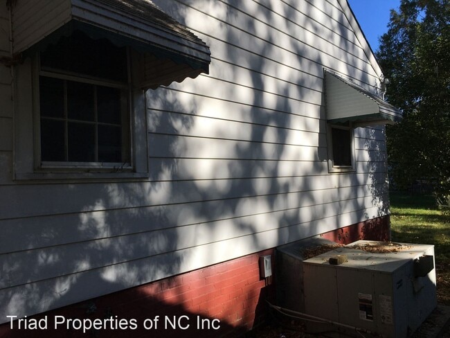 Building Photo - 2 br, 1 bath House - 726 Everett St