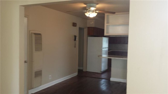 Foto del edificio - 423 Fairview Dr