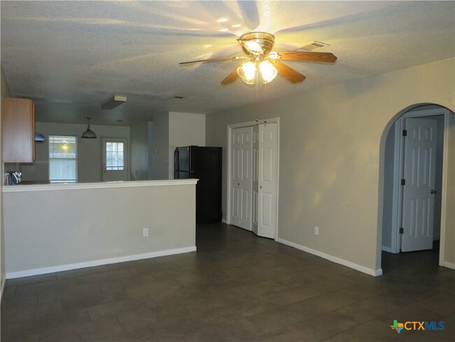 Foto del edificio - 1602 Dugger Cir