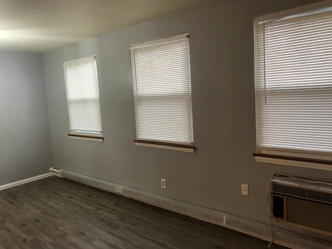 Foto del edificio - 13797 Cedar Rd