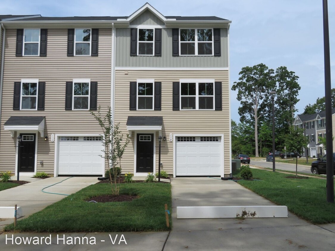 Primary Photo - 3 br, 2.5 bath House - 114 Manilla Circle, #1