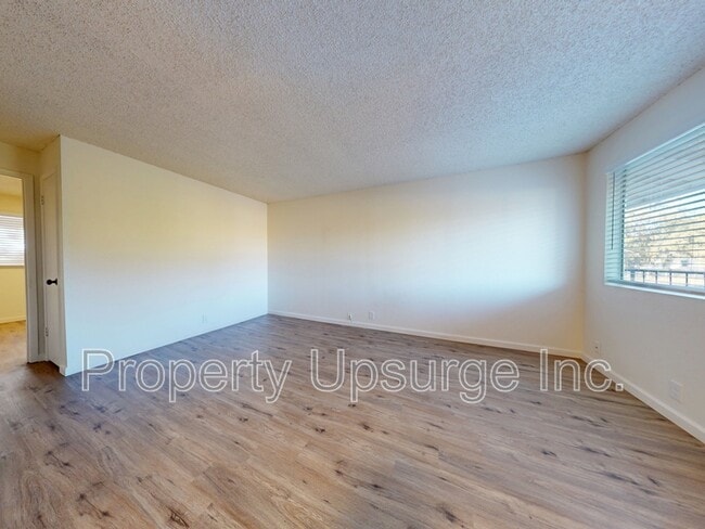 Building Photo - 445 Nelson Ave