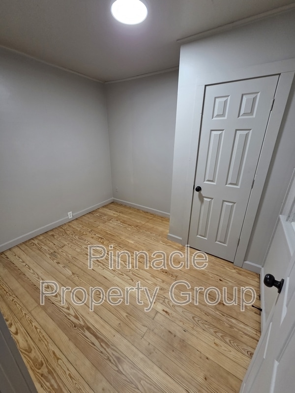 Building Photo - 832 N Leroy St