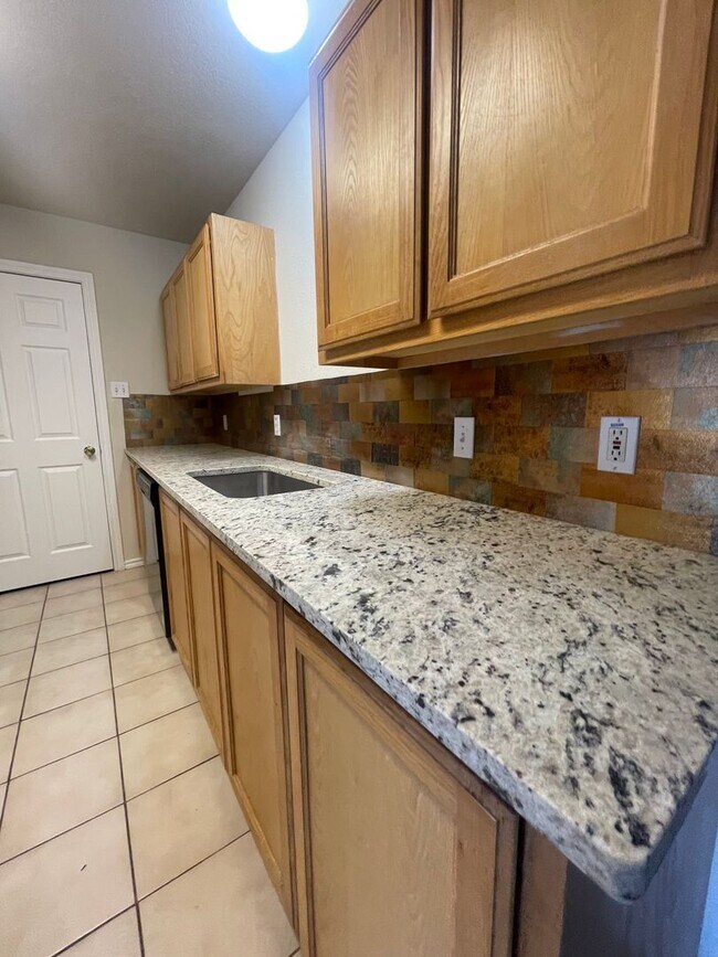 Foto del edificio - House For Lease In Old Granbury Estates 3 ...