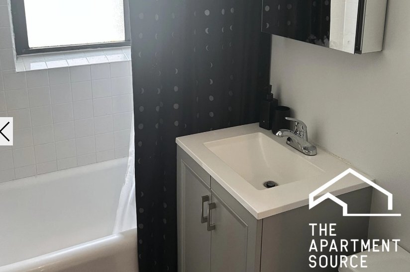 Photo - 1911 W Larchmont Ave (Chicago, IL)