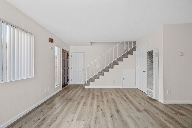 Building Photo - 455 Del Mar Ct