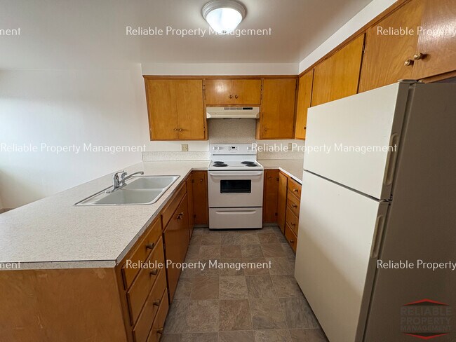 Foto del edificio - 1420 Benton St