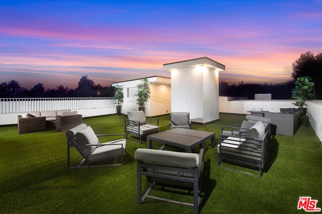 Building Photo - 12125 W SUNSET Blvd