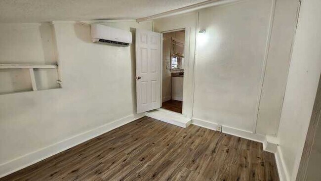 Foto del edificio - 3 bed 1 bath house Tampa