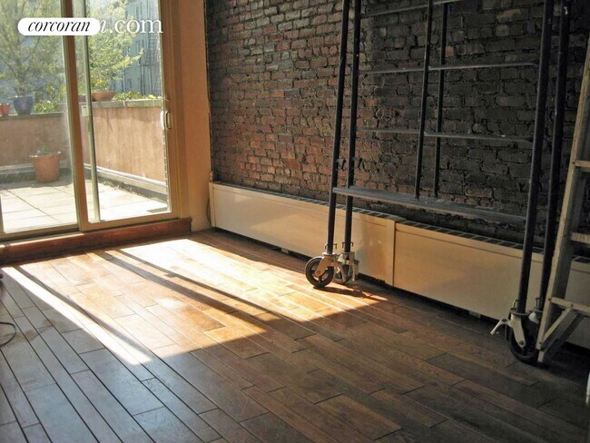 Foto del edificio - 533 Hicks St